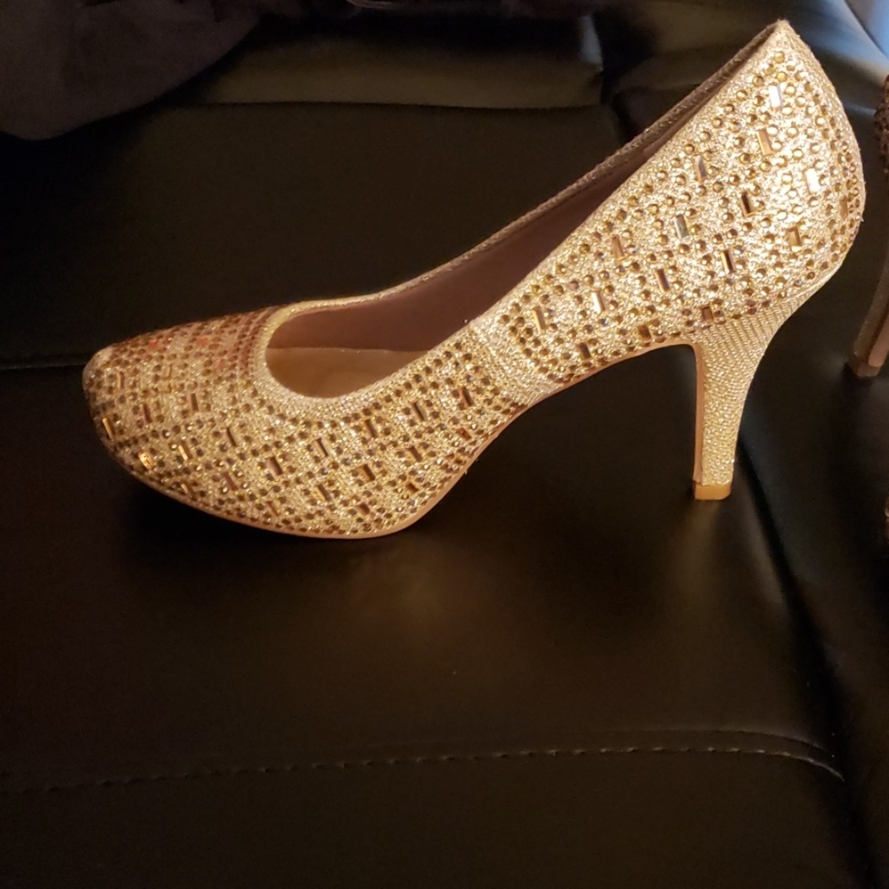 Heels - Picture 3 of 3